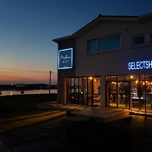 https://robin-blue.jejukoreahotels.com